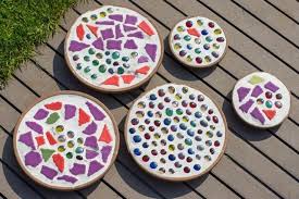 Diy Mosaik Deko Fur Den Garten Diy Inspirationen Baby Kind Und Meer Mosaik Gips Basteln Teelichter Basteln