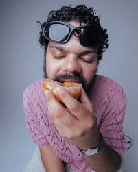 Si no hay donas no me inviten 🍩 . Foto: @imninarts Stylist: @isaalt  Studio: @noxostudios