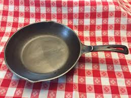 Cast Iron Chef Skillet Vintage 9 Inch Made In Usa Rustic Farmhouse Kitchen Frying Sauteing Baking Iron Chef Rustic Farmhouse Kitchen Cast Iron