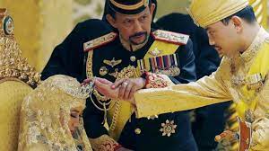 Beliau juga memiliki kediaman diraja terbesar di dunia dengan mempunyai 1,700 bilik di dalam istana. Jadi Raja Terkaya Di Dunia Ini Potret Kehidupan Mewah Keluarga Sultan Brunei Serambi Indonesia
