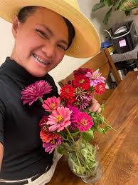 Every flower blooms in its own time… today the zinnias inspire me 🌼❤️