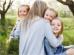 Adoptatorii se înscriu în actul de naştere al copilului adoptat în calitate de părinţi ai lui în conformitate cu hotărîrea judecătorească de încuviinţare a adopţiei. Zile Libere PlÄƒtite Pentru PÄƒrinÈ›i Inclusiv In VacanÈ›a De VarÄƒ Parlamentul AdoptÄƒ O Lege Care Extinde Aplicarea FacilitÄƒÈ›ii PanÄƒ In August