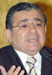 Escobar convocará a reunión a tabacaleras y productores