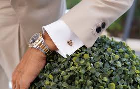 Cufflinks shirt zu günstigen preisen. Can You Wear Cufflinks With A Suit Otaa