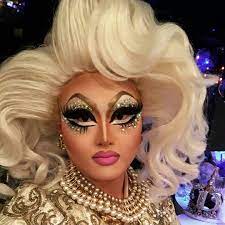 Very few drag queens make it professionally. Pin On Drag Makeup Images
