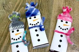 Wrap the printable around your mini candy bar as the photos below illustrate, making sure the adhesive seam is in the back. Snowman Free Printable Candy Bar Wrapper Template Oh My Creative