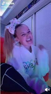 JoJo Siwa fans convinced teen, 17, 'came out' as she lip-syncs to Lady Gaga  and dances in Pride video on TikTok | The US Sun