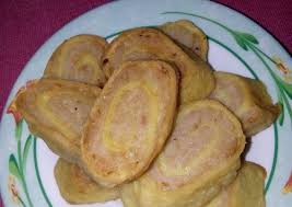 Setelah rolade dingin, gulingkan pada kocokan telur lalu gorenglah dalam minyak yang sudah panas dan agak banyak hingga matang atau warnanya. Resep Rolade Ayam Lestari Wijihastuti Koleksi Resep Terbaik Dari Studylog9229