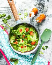 Dann bist du hier genau richtig: Grunes Omelett Mit Tomaten Und Kase Ein Einfaches Schnelles Und Leckeres Resteessen Unter 500 Kalorien Gourmetguerilla S Foxy Food