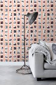 O Papel De Parede Com Fotos Polaroid Cria Uma Adoravel Atmosfera Vintage Aos Ambientes E Faz Voce Viajar No Tempo Provocando Momentos De Nostalgia
