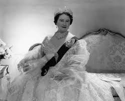 Após o início do século xxi, elizabeth experimentou duas grandes perdas. Photo By Cecil Beaton In 1957 Of Dowager Queen Elizabeth Elizabeth Angela Marguerite Nee Bowes Lyon Windsor 4 Aug Rainha Mae Tiara Coroa Rainha Elizabeth