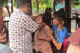 Maybe you would like to learn more about one of these? Latihan Tari Hingga Larut Siswa Smkn 12 Kesurupan Massal Suara Surabaya