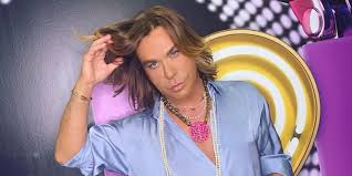 Στο βίντεο φέρεται ο τρύφωνας σαμαράς να μιλάει στην κάμερα του κινητού και μετά να γυρίζει το κινητό και να δείχνει τόσο το σώμα του, το οποίο είναι γuμνό από τη μέση και κάτω. 8etikos Ston Korwnoio O Tryfwnas Samaras Ais8anomai Kala Eixa Ligo Pyreto Binteo Zwh Iefimerida Gr