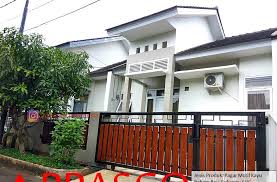 Saat ini teknologi material bangunan sangat maju dan berkembang. 19 Contoh Pagar Rumah Motif Kayu Inspirasi Terkini