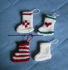 Super originale, la chaussette de noël façon tricot est l'ajout idéal au décor festif monochrome. Mini Chaussette De Noel Thali Creations