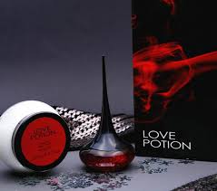 Love Potion Edp Zencefil Kakao Tomurcuklari Ve Cikolata Notalarinin Cezbedici Oryantal Birlikteligi Ile Fragrances Perfume Perfume Oriflame Beauty Products