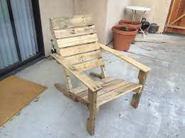 Look at this elegant piece of the wooden pallet side table, a impressive pallet wood furniture. Wooden Pallet Patio Chairs Make