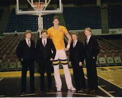 Mark eaton, a very big guy with an equally big nba career, shares his big ideas for success in when mark is not speaking, writing, or working he enjoys traveling with his wife teri, horseback riding. Mark Eaton Standing At 7 Foot 4 223cm Tall People Tall Guys Players