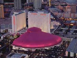 Circus Circus Las Vegas Seemed Like The Best Hotel I Had Ever Stayed At When I Was 16 But Know I Am No Circus Circus Las Vegas Las Vegas Hotels Vegas Hotel