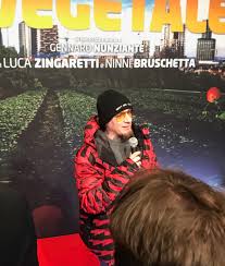 Young, newly graduated and unemployed fabio tries to cope with the job seeking struggles of modern italy, while his rich and greedy father refuses to help, defining his son useless, like a vegetable. Il Vegetale Rovazzi E Morandi Al Red Carpet Del Film Focus Junior