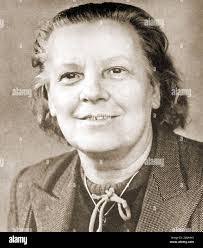 Diane Sinden's Instagram, Twitter & Facebook