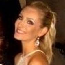 Lois Robertson (@loisarobertson)