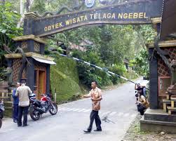 Telaga ngebel, sebuah pesona wisata telaga yang berada di daerah ponorogo. Jalan Masuk Ke Telaga Ngebel Desa Ngebel
