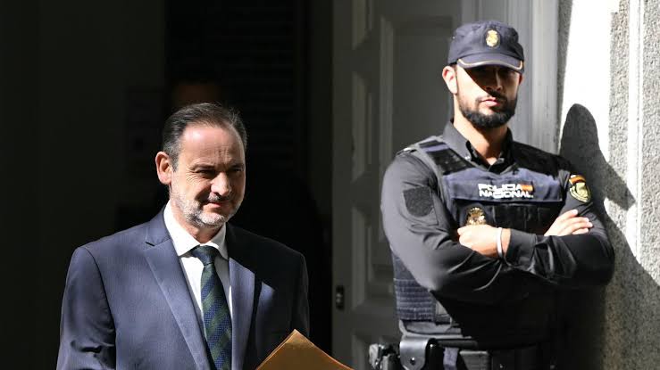 L'ex-bras droit de Pedro Sánchez condamné à 24 ans de prison pour  corruption | RTS