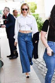 In details, to achieve this look, wear a red gym crop top with a pair of grey running tights. 18 Best Crop Top Outfit Ideas What To Wear With A Crop Top