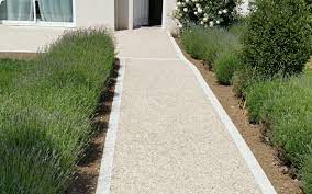 Pour parfaire l'imitation, nombre de ces pavés reprennent les tons de la pierre naturelle. Comment Faire Une Allee En Beton Types Avantages Betonexpert