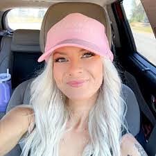 Jana Roark's Instagram, Twitter & Facebook