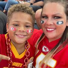 Hey, wanted to see if anyone knew anyone or any dealerships that got cars  for $10,000 and under and also 150,000 miles or less? Looking for a first  car. ￼