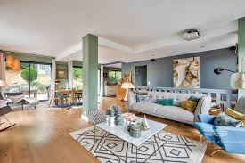 La Renovation Reussie D Une Maison Des Annees 60 Pres De Paris En 2020 Deco Interieure Deco Annee 60