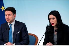 Il caso azzolina, poi, è anche più fastidioso perché il ministro dell'istruzione dovrebbe essere un po' una sorta di professore modello o di studente esemplare e, invece, sembra che sia stata provate a immaginare un po' la scena del primo giorno del prossimo esame di stato, la cosiddetta maturità. Chiusura Scuole Una Giornata Surreale Tiscali Notizie