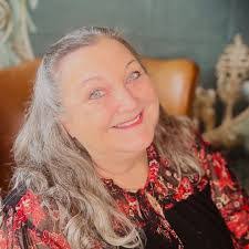 Shari Barr's Instagram, Twitter & Facebook