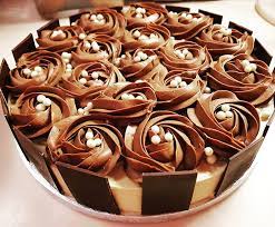 Preparazione del ripieno torta di cioccolato alla panna. Torta Cioccolato Pralinato Noci E Panna Cotta Al Dulcey Italiani It