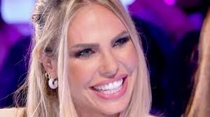 A tre anni gira i primi dallo studio del grande fratello vip ilary blasi saluta le iene: Isola Dei Famosi Ilary Blasi Nella Bufera E Troppo Aggressiva Baritalia News