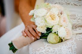 Brautstrauss Weiss Apricot Brautstrauss Hochzeit Glamourose Hochzeit