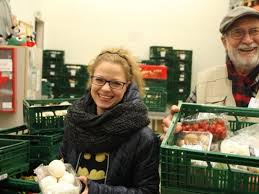 Bei der tafel arbeiten auch ehrenamtliche, die spenden abholen. Kieler Tafel Sucht Neue Helfer Ohne Ehrenamt Geht Es Nicht
