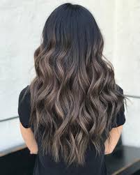 Gli unici riflessi in grado di risaltare su questa base sono il viola, . Top 50 Capelli Castano Scuro Con Riflessi Per Il 2022 Capellidistile It