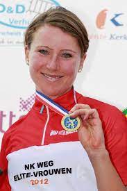 Annemiek van vleuten heeft definitief besloten van start te gaan in de wegwedstrijd op het wk wielrennen in het italiaanse imola. Wielrenster Van Vleuten Gewond Na Aanrijding Wielrennen Ad Nl