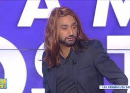 Est un magazine hebdomadaire de débats, animé par cyril hanouna, qui revient sur les faits et les. Touche Pas A Mon Poste Meme L Ete Les Irreductibles Fans De Cyril Hanouna Toujours Presents Toutelatele