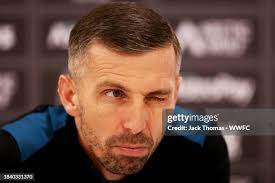 12 Photos & High Res Pictures