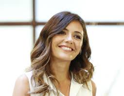 Find the latest tracks, albums, and images from serena rossi. Venezia Serena Rossi Madrina Della Mostra Del Cinema Ildenaro It