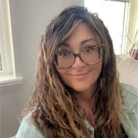 Amanda Hohenstein's Instagram, Twitter & Facebook