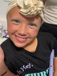 JOY!!!!!!🌟🩵🩵 That strut!!!!!! Beautiful girl reppin all of our patchy  girlies🫶🏼 #alopecia #wigsnatch #baldtourage #baldisbeautiful  #wigsnatchchallenge