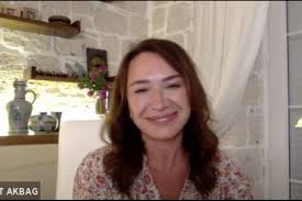 Filmin başrollerinde demet akbağ ve zafer alagöz yer alırken oyuncu kadrosunda enis arıkan, hakan bilgin, sinan. Demet Akbag Oynadigim Her Karaktere Bir Tutam Gercek Demet Katiyorum Independent Turkce