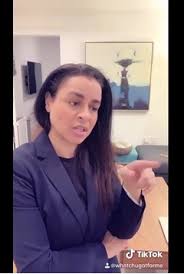 وصلت الحرب بين دونالد ترامب وتيد كروز المتنافسين على ترشيح الحزب الجمهوري إلى سباق الرئاسة الأمريكية، إلى موقع تويتر، حيث يهدد كل منهما بنشر فضائح زوجة الآخر. Ø£Ù…Ø±ÙŠÙƒÙŠØ© ØªÙƒØ³Ø± Ù…Ù„Ù„ Ø¹Ø²Ù„ ÙƒÙˆØ±ÙˆÙ†Ø§ Ø¨ØªÙ‚Ù„ÙŠØ¯ ØªØ±Ø§Ù…Ø¨ Ø¹Ù„Ù‰ ØªÙŠÙƒ ØªÙˆÙƒ ÙÙŠØ¯ÙŠÙˆ Ø§Ù„ÙŠÙˆÙ… Ø§Ù„Ø³Ø§Ø¨Ø¹