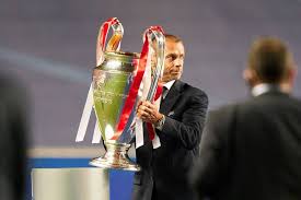 The participating teams will be playing for a new trophy, which uefa can now proudly unveil. Super Liga Die Uefa Teilt Gegen Abtrunnige Grossklubs Aus