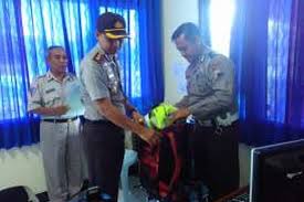 Yaitu mobil samsat keliling, outlet kawali, outlet banjarsari, outlet. Sidak Di Samsat Kapolres Magelang Geledah Laci Sampai Saku Baju Petugas Halaman All Kompas Com